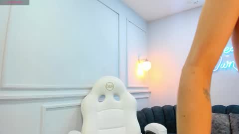 Snapshot of shantal_thompson21 chatting on November 2025 03:51:01 AM Shantal online show from November 2025 03:51:01 AM