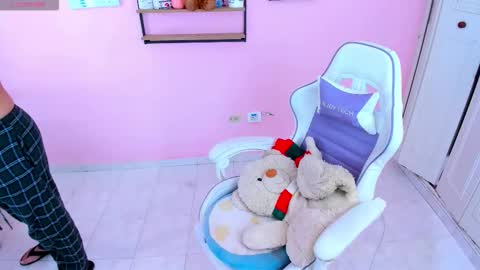 shantals online show from November 2025 01:28:01 AM