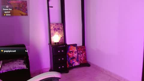 Snapshot of sharaross1 chatting on November 2025 05:29:01 AM sharaross1 online show from November 2025 05:29:01 AM