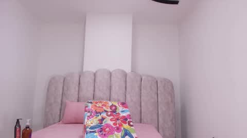 Snapshot of sharlott_kiss chatting on December 2025 11:52:01 AM Sharlott online show from December 2025 11:52:01 AM