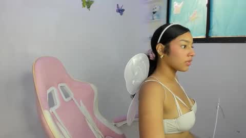 loraine online show from October 2025 08:00:02 PM