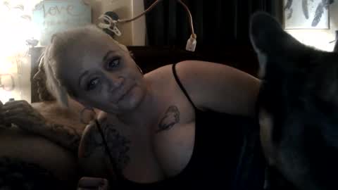 Snapshot of shawnandjenn chatting on March 2025 12:11:02 PM ShawnandJenn online show from March 2025 12:11:02 PM