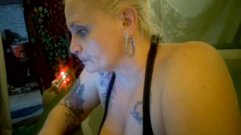 Snapshot of shawnandjenn chatting on March 2025 09:49:01 AM ShawnandJenn online show from March 2025 09:49:01 AM