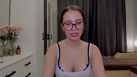 shawty__mariaa online show from September 2025 01:33:02 PM