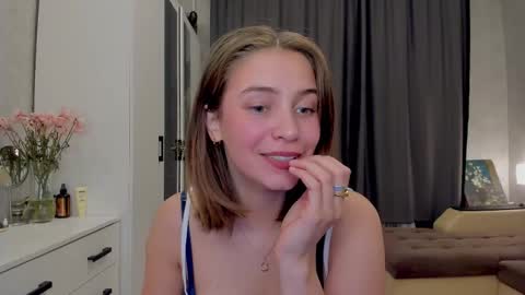 shawty__mariaa online show from September 2025 04:19:02 PM
