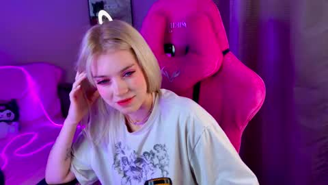 Snapshot of shawty_blonde chatting on February 2025 01:10:01 AM Lola online show from February 2025 01:10:01 AM