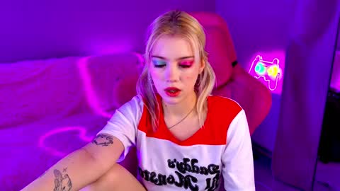 Snapshot of shawty_blonde chatting on February 2025 11:45:01 PM Lola online show from February 2025 11:45:01 PM