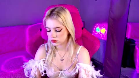 Snapshot of shawty_blonde chatting on March 2025 12:15:01 AM Lola online show from March 2025 12:15:01 AM