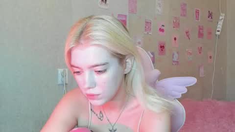 Snapshot of shawty_blonde chatting on September 2025 06:29:02 PM Lola online show from September 2025 06:29:02 PM