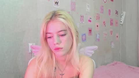 Snapshot of shawty_blonde chatting on September 2025 06:10:02 PM Lola online show from September 2025 06:10:02 PM