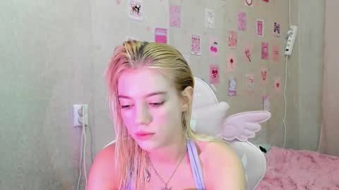 Snapshot of shawty_blonde chatting on September 2025 06:08:01 PM Lola online show from September 2025 06:08:01 PM