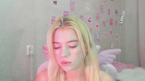 Snapshot of shawty_blonde chatting on September 2025 06:20:02 PM Lola online show from September 2025 06:20:02 PM