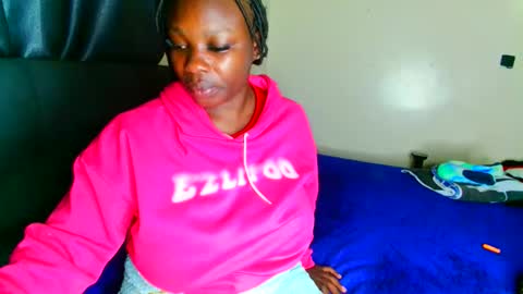 Snapshot of shee13 chatting on October 2025 04:35:02 AM shee13 online show from October 2025 04:35:02 AM