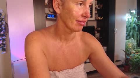 Snapshot of sheilaryan chatting on October 2025 05:29:02 AM Sheila GMT 2 Tuesday Wednesday Friday Saturday Sunday- 8 5 online show from October 2025 05:29:02 AM