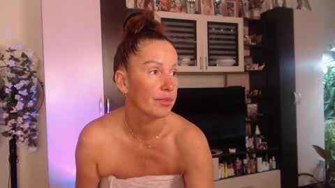 Snapshot of sheilaryan chatting on October 2025 05:07:02 AM Sheila GMT 2 Tuesday Wednesday Friday Saturday Sunday- 8 5 online show from October 2025 05:07:02 AM