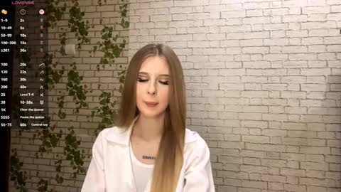 Jenny online show from October 2025 08:20:01 PM