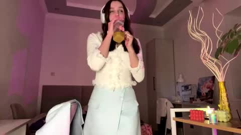 Snapshot of shellicruickshank chatting on December 2025 07:34:02 PM Elsa online show from December 2025 07:34:02 PM