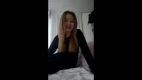 Snapshot of sherrylshaw chatting on December 2025 09:33:01 PM SherrylShaw online show from December 2025 09:33:01 PM