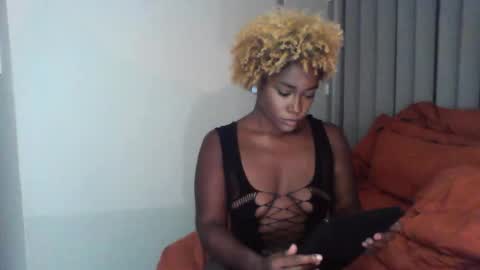 Snapshot of shexxxclusive chatting on October 2025 04:24:01 AM shexxxclusive online show from October 2025 04:24:01 AM