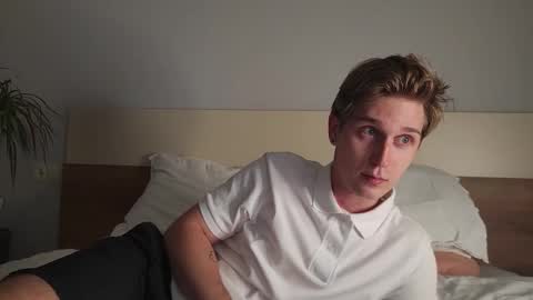 Snapshot of shirizo chatting on October 2025 09:37:01 PM Matthew online show from October 2025 09:37:01 PM