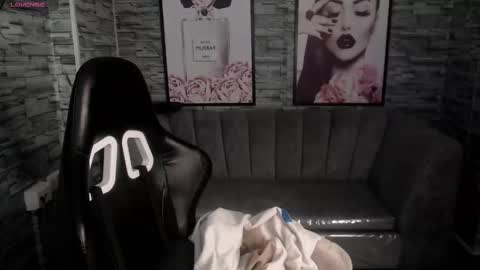 shizuko_b online show from September 2025 03:11:01 AM