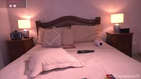 Sophie online show from November 2025 05:55:02 PM