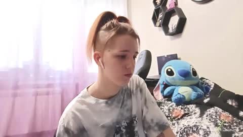 Mia online show from November 2025 09:20:02 AM