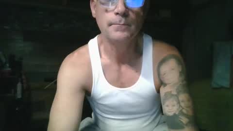 Snapshot of showingoff40 chatting on October 2025 10:23:02 AM Red4040 online show from October 2025 10:23:02 AM