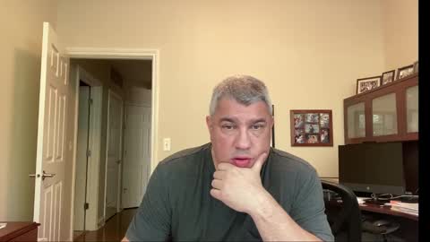 Snapshot of showmet chatting on September 2025 07:52:01 PM Chicago Guy online show from September 2025 07:52:01 PM