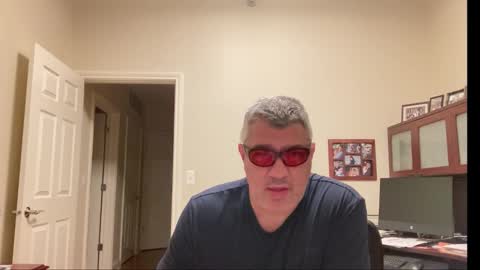 Snapshot of showmet chatting on October 2025 03:38:01 AM Chicago Guy online show from October 2025 03:38:01 AM