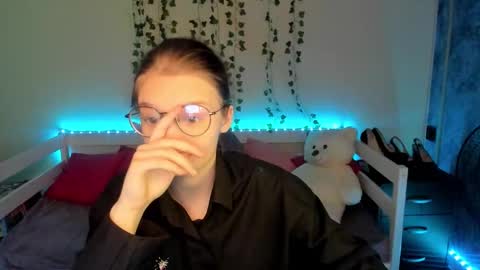 Snapshot of shy_elina01 chatting on October 2025 10:02:01 AM shy_elina01 online show from October 2025 10:02:01 AM