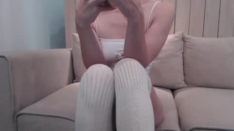 Snapshot of shy_schoolgirl_ chatting on December 2024 12:38:02 PM shy_schoolgirl_ online show from December 2024 12:38:02 PM