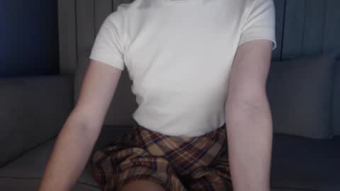 Snapshot of shy_schoolgirl_ chatting on February 2025 11:55:02 PM shy_schoolgirl_ online show from February 2025 11:55:02 PM