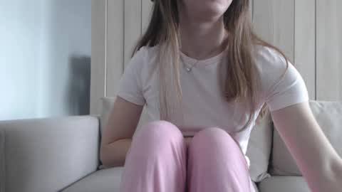 Snapshot of shy_schoolgirl_ chatting on March 2025 09:05:02 AM shy_schoolgirl_ online show from March 2025 09:05:02 AM