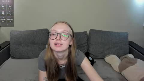 Snapshot of shy_suchka chatting on September 2025 04:01:01 PM Melissa online show from September 2025 04:01:01 PM