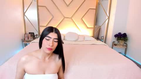 Snapshot of siara_lewis_ chatting on October 2025 09:31:01 PM Siara and Zoe tattoo online show from October 2025 09:31:01 PM