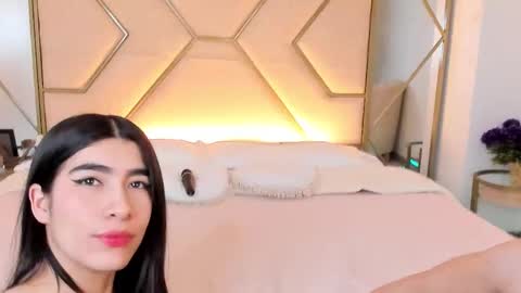 Snapshot of siara_lewis_ chatting on November 2025 10:20:02 PM Siara and Zoe tattoo online show from November 2025 10:20:02 PM