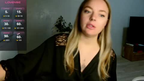 Snapshot of siberian_girl_ chatting on October 2025 12:58:01 AM Eva online show from October 2025 12:58:01 AM