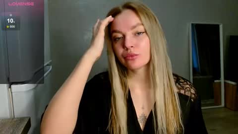 Snapshot of siberian_girl_ chatting on November 2025 01:39:01 AM Eva online show from November 2025 01:39:01 AM