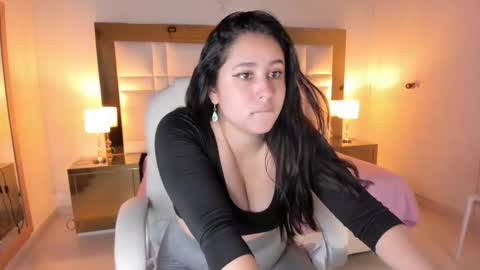 Sienna  online show from November 2025 11:32:02 AM