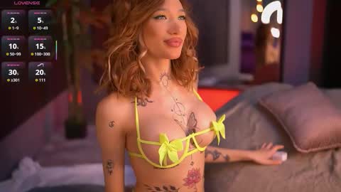 Sienna online show from October 2025 05:14:02 PM