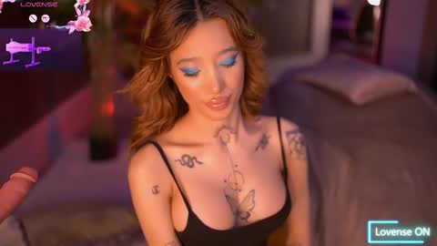 Sienna online show from October 2025 06:59:01 PM