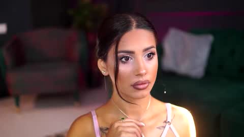 Sienna online show from September 2025 06:24:01 AM