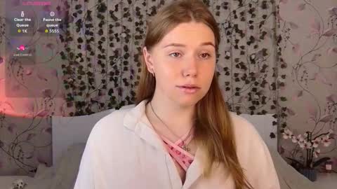 Chloe online show from October 2025 04:54:01 AM