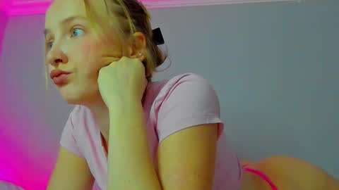 Mila online show from September 2025 09:11:02 AM