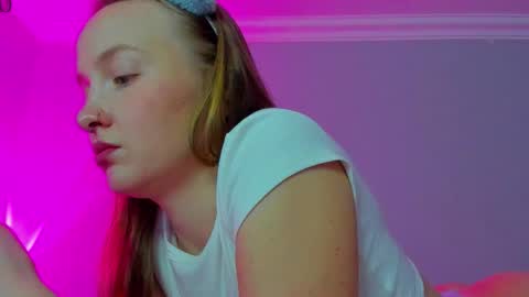 Mila online show from October 2025 07:22:01 AM