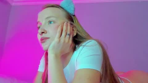 Mila online show from October 2025 08:02:02 AM