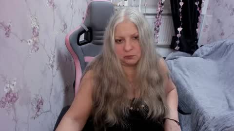 silver_moon_light online show from October 2025 08:09:01 PM