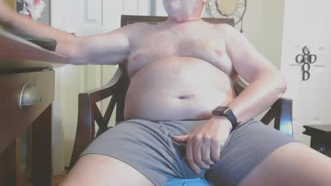 Snapshot of silverdaddy_1955 chatting on December 2024 06:01:02 PM Daddy Bear online show from December 2024 06:01:02 PM