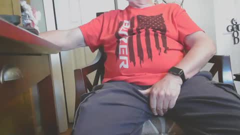 Snapshot of silverdaddy_1955 chatting on January 2025 06:21:01 PM Daddy Bear online show from January 2025 06:21:01 PM